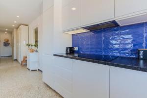 Sun and Sea - Perfect stay next to the airport