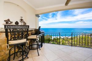 Fifth-Floor Condo with Breathtaking Ocean Views, Stylish Interior & Prime Location Near Flamingo Beach