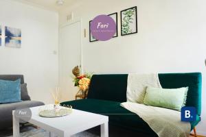 Cozy 1 bed in Paddington Apartment l near Hyde Park and London City Airport l Paddington Station l Portobello Road Market l Sleeps Up to 4 by Fari Luxury Serviced Accommodation