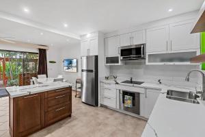 Colorful & Private 2-Bedroom Condo Just a Short Walk from the Beach