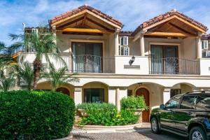 Spacious Open-Concept Condo with Stylish Design, Direct Beach Access & Resort-Style Amenities