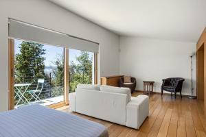 Lake Bracciano Villa With Private Beach