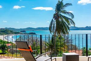 Luxury Ocean-View Flamingo Home with Pool, Apartment and Party Deck