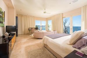 Exquisite Hilltop Villa with Luxurious Modern Design, Sweeping Ocean Views & Sparkling Infinity Pool