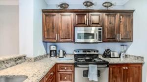 Elegant Oceanview Condo with Spacious Open-Concept Floor Plan and Inviting Beach Design