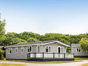 Forest Edge 3 Bedroom Superior Lodge with Hot Tub