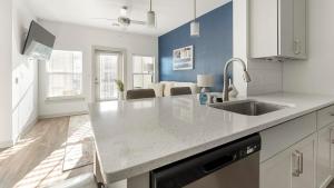 Landing Stylish 1BD Pool Gym