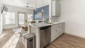 Landing Stylish 1BD Pool Gym