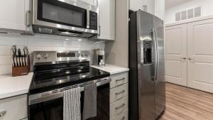 Landing Stylish 1BD Pool Gym