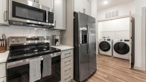 Landing Stylish 1BD Pool Gym