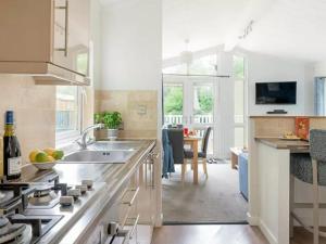 Merley Woodland Signature 2 Lodge with Hot Tub