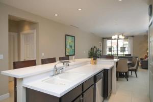 Impressively designed and decorated 3rd-floor space overlooking pool in Coco