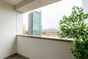 Modern & Spacious Flat with Garage by HostWise