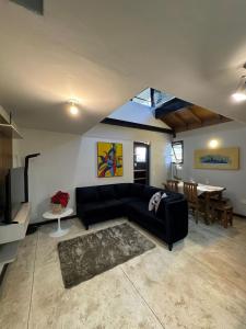 Loft Aconchegante com Atmosfera Intimista em Meio à Natureza – Granja Viana