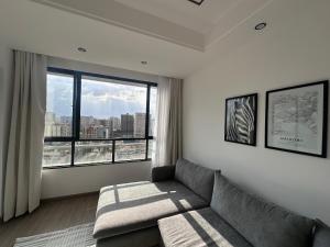 15th-Floor Sunset Suite