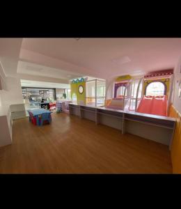 15th-Floor Sunset Suite