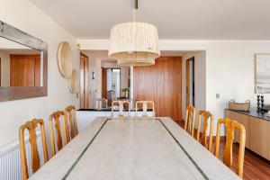 Spacious ocean view apt - 3 min walk