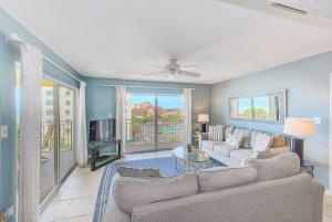 Beachfront Condo Sleeps 10 Heated Pool - 307