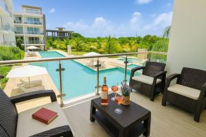 Elegant 2BR Apt, Steps to Hard Rock