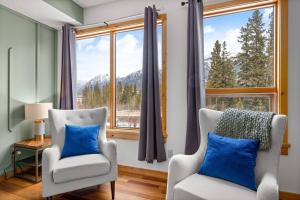 Luxurious Condo Mountain Views Hot-tub and Billiards