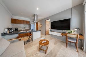 Luxury 2BD in Tulum w 2 Pools Gym