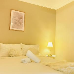 Modern Tropical 1BR Oasis in Spring Hill SHS 21