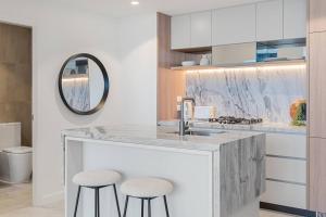 Stylish 1BR Retreat with Stunning High-Rise Views