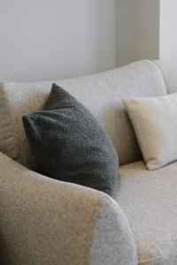 Stylish 1BR Retreat with Stunning High-Rise Views