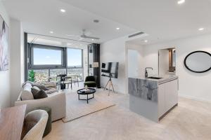 Stylish 1BR Retreat with Stunning High-Rise Views