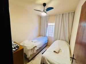 Casa Vintage 5 Quartos, Gramado frente e fundos , Roupas de cama completo , 4 Garagens, 9 camas