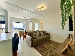 Apto Penha a 300M PRAIA 8 min do BETO CARREIRO com PISICNA, sacada com CHURRASQUEIRA privativa, AR CONDICIONADO Wi Fi, PORTARIA 24h,vaga privativa de GARAGEM