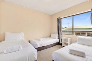 Budget Friendly & Unrenovated Beachside Retreat with Resort Pool & Spa Access Sandcastles 224