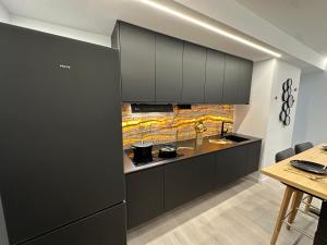 Hovalis Sites, The Showroom