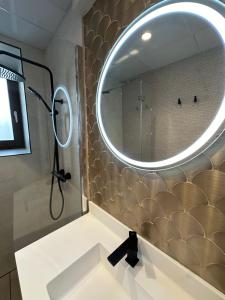 Hovalis Sites, The Showroom