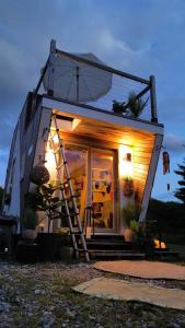 Farm Stay Tiny Home, Fire Pit, Lakes Region