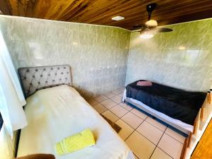 Casa Vintage 5 Quartos, Gramado frente e fundos , Roupas de cama completo , 4 Garagens, 9 camas