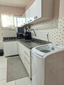 Apartamento inteiramente mobiliado
