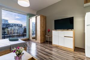 Ishirkov Residence Studio With Mountain VIew Balcony and Underground Parking