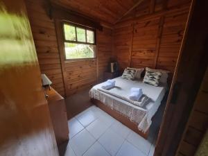 Sítio com Casa de Madeira com 2 quartos 100m2 px Centro de Salesópolis