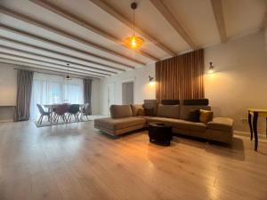 Garden Retreat Keyhouse