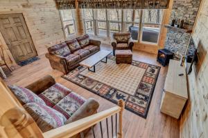 Cozy, Luxurious Fox Den in the Shenandoah Valley