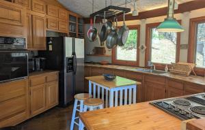 Private cabin with VIEWS FOR DAYS!