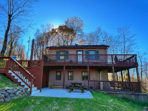 Mountain View Log Cabin - Cozy cabin in the Blue Ridge Mountains- New Property!