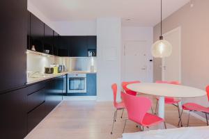 Scandi Retreat Steps from the Harbor