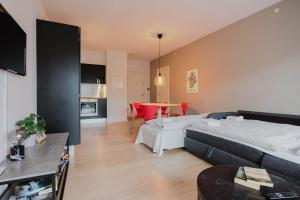 Scandi Retreat Steps from the Harbor