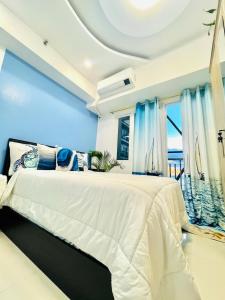 Cozy Condo with Balcony and Bay view plus PS4 at Taft Malate