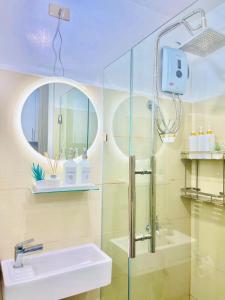 Cozy Condo with Balcony and Bay view plus PS4 at Taft Malate