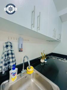 Cozy Condo with Balcony and Bay view plus PS4 at Taft Malate