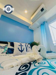 Cozy Condo with Balcony, Manila Bay and Golden Hour, Karaoke, Netflix, PS4, Popcorn, Near PICC, MOA, DLSU Taft Ave Malate, NAIA Airport and Rizal Stadium