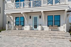 Emerald Retreat l 6 Bedroom l 6 and half Bath l Private Pool l Steps to Beach l Hadleys Beach PCB